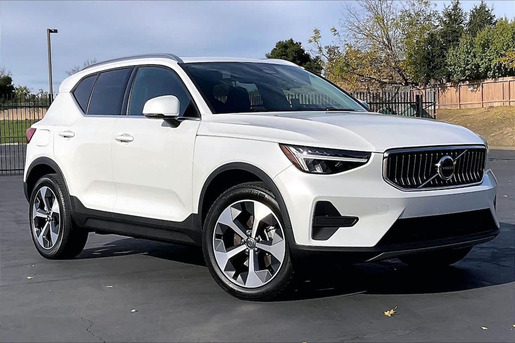 Used 2025 Volvo XC40 B5 Core Bright Theme SUV