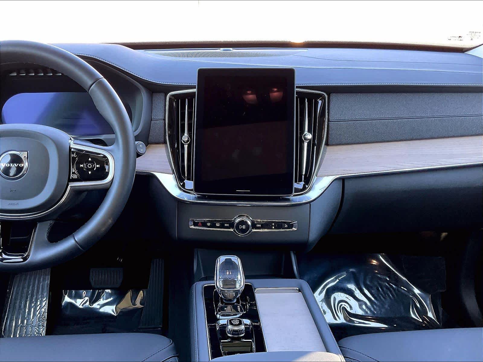 2025 Volvo XC90 Core - Photo 7