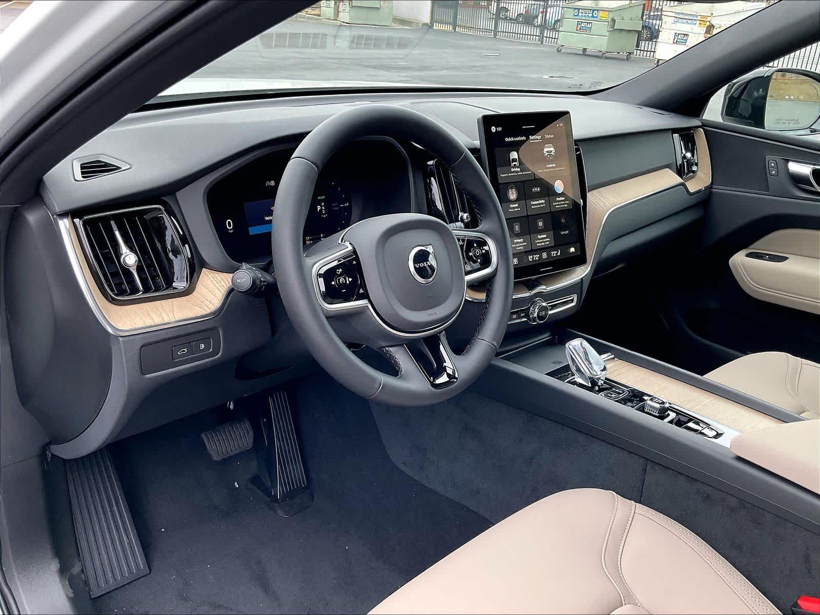 2026 Volvo XC60 plug-in hybrid T8 Plus photo 3