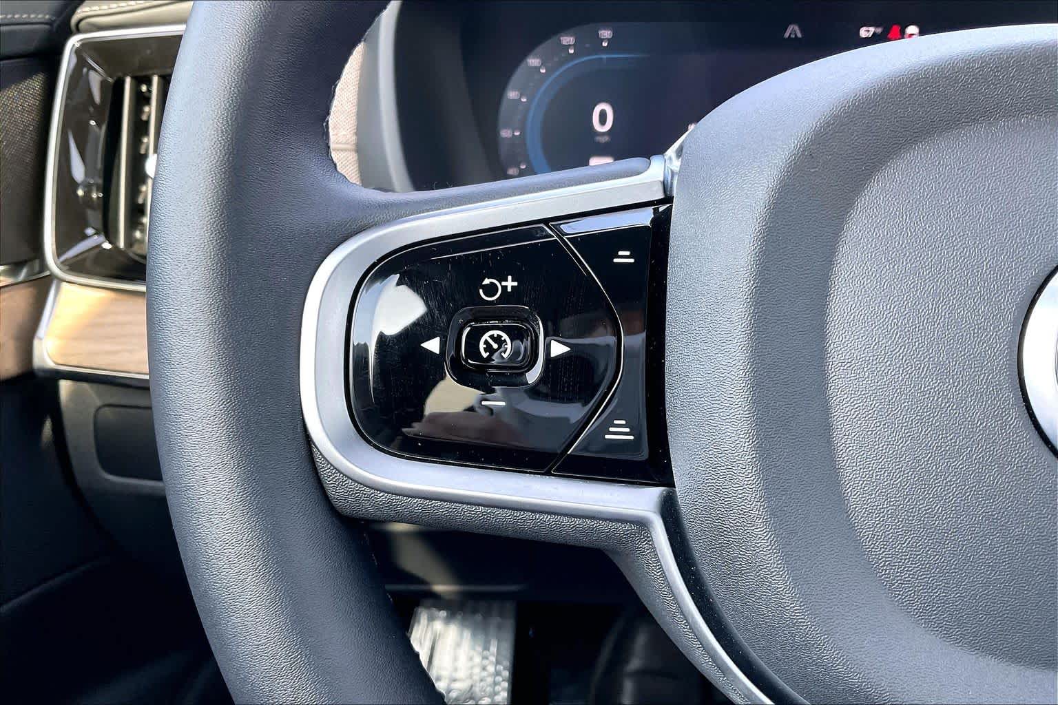 2025 Volvo XC90 Core - Photo 19