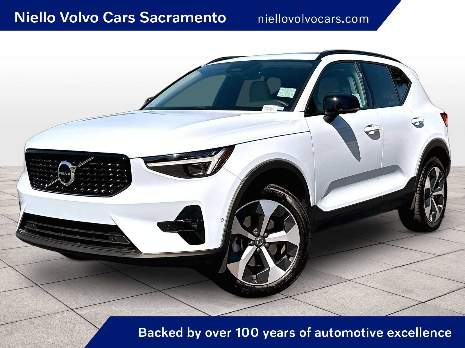 2026 Volvo XC40 B5 Plus Dark AWD's photo