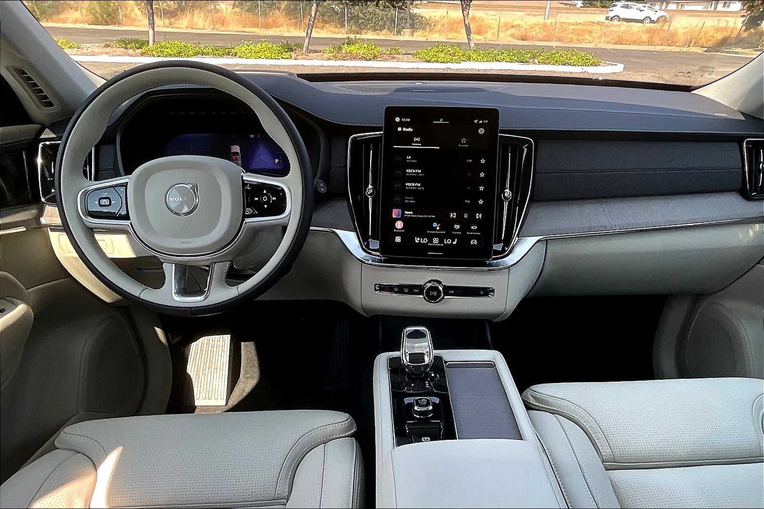 2026 Volvo XC90 plug-in hybrid T8 Ultra 7-Seater photo 6