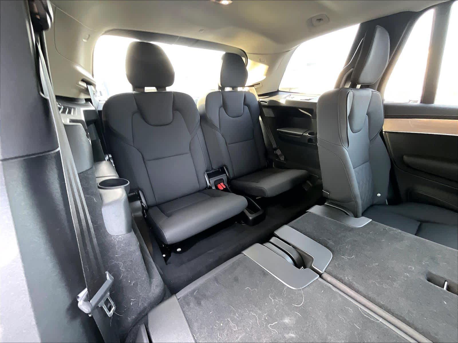 2025 Volvo XC90 Core - Photo 30