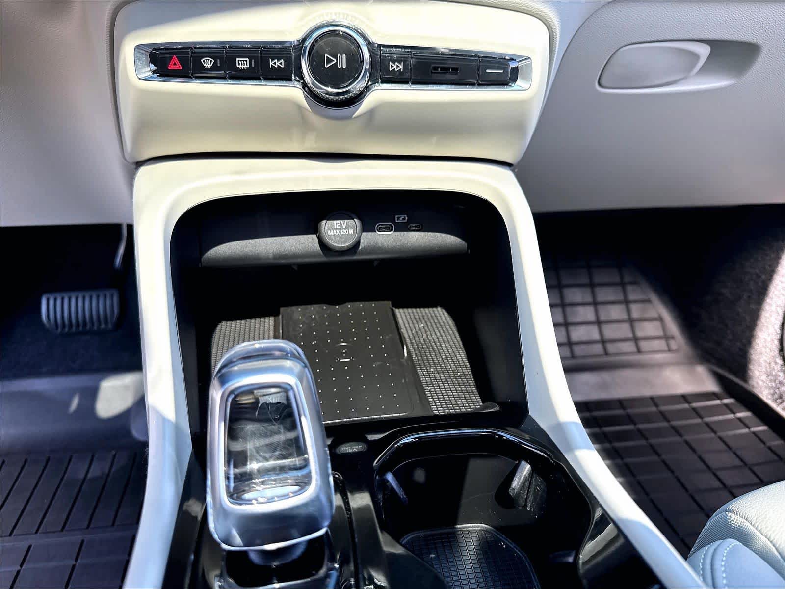 2026 Volvo XC40 Plus - Photo 36