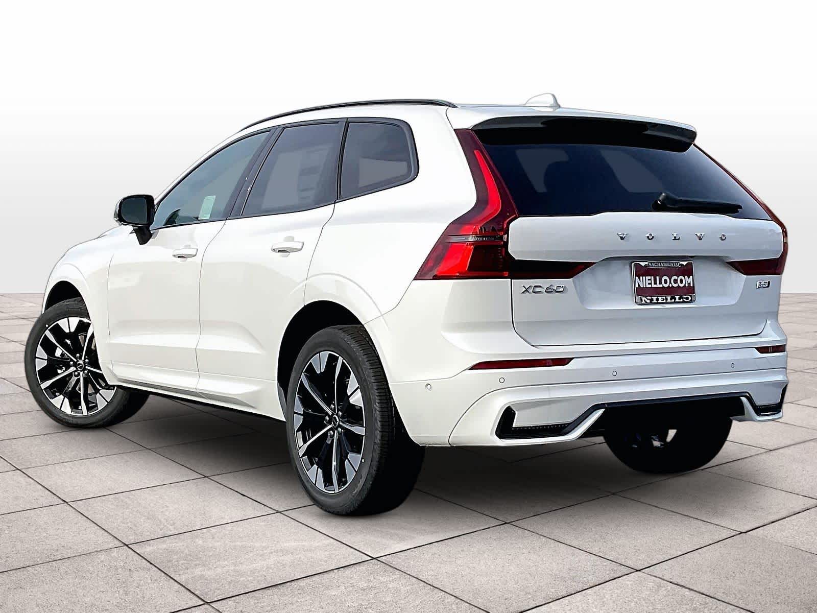 2026 Volvo XC60 B5 Plus photo 2