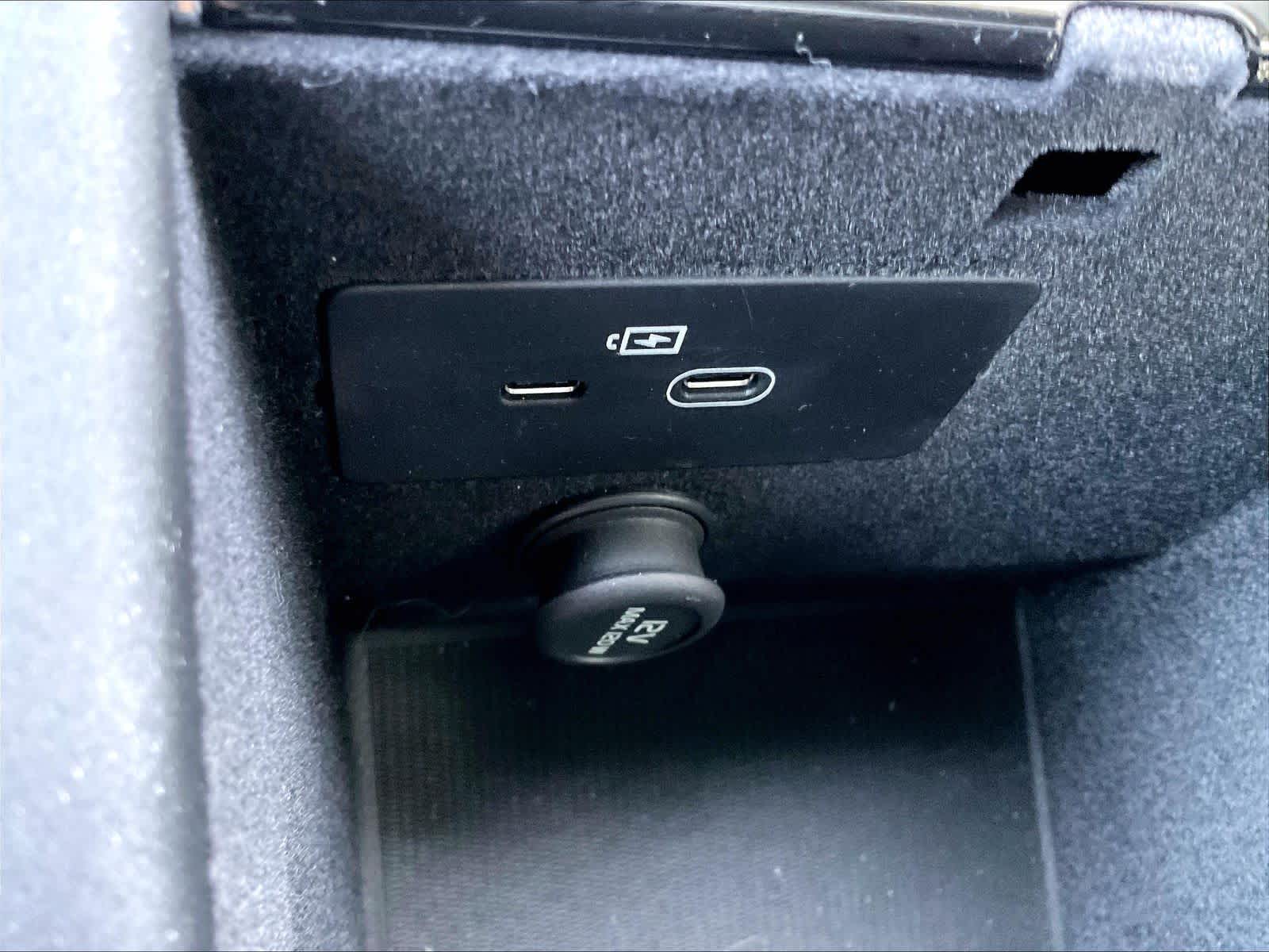 2025 Volvo XC90 Core - Photo 36