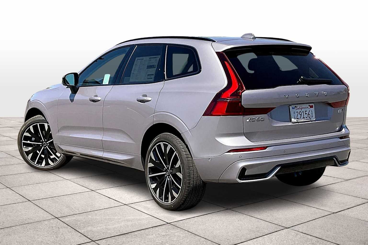 2026 Volvo XC60 B5 photo 3