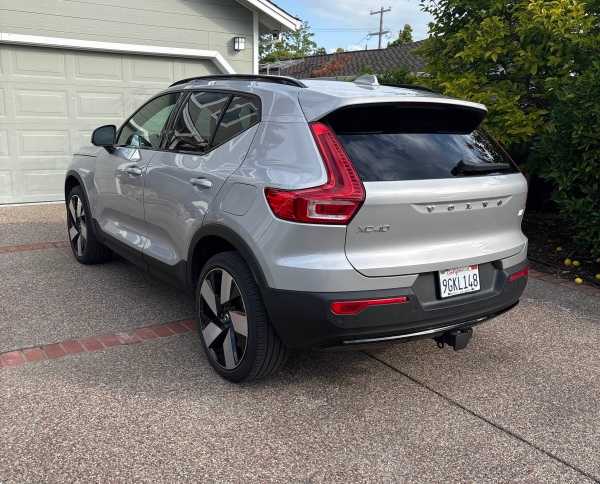 2023 Volvo XC40 Recharge Pure Electric Ultimate photo 2