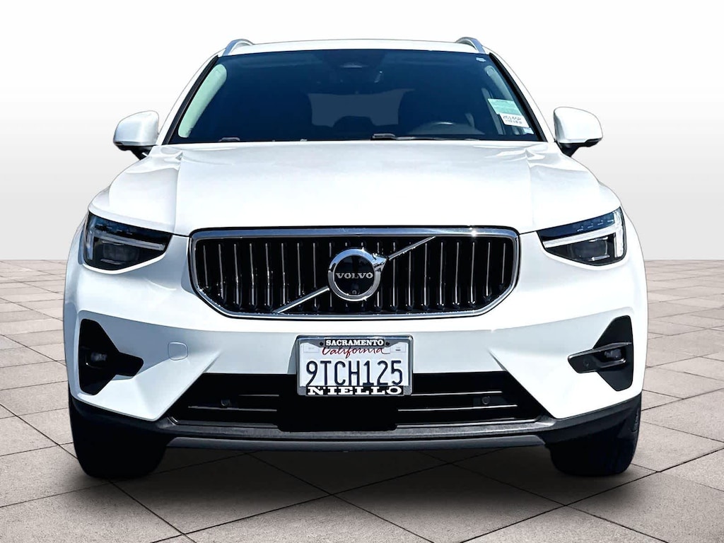 Certified 2025 Volvo XC40 Ultra Bright Theme B5 AWD