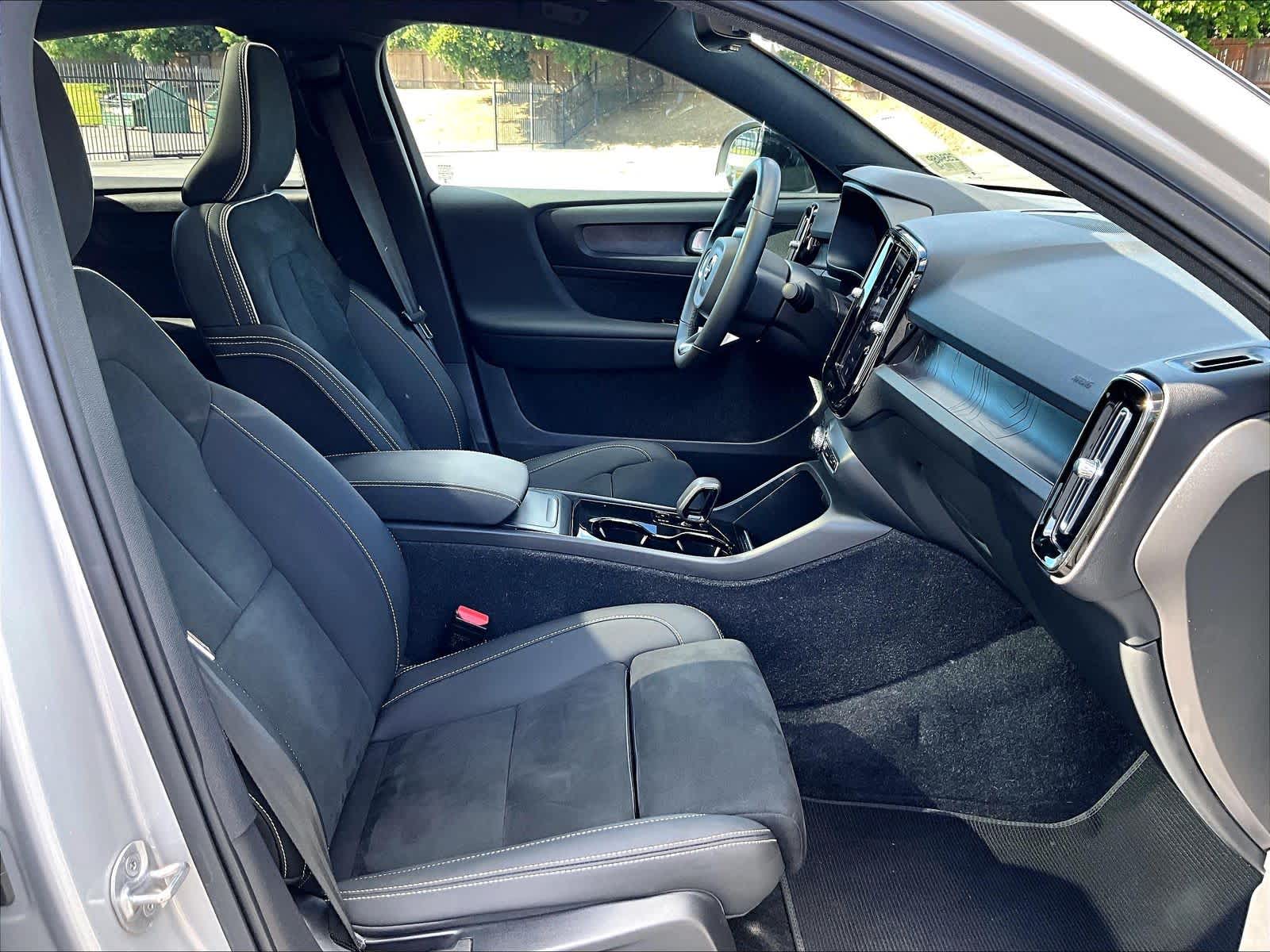 2023 Volvo C40 Recharge Pure Electric Plus photo 3