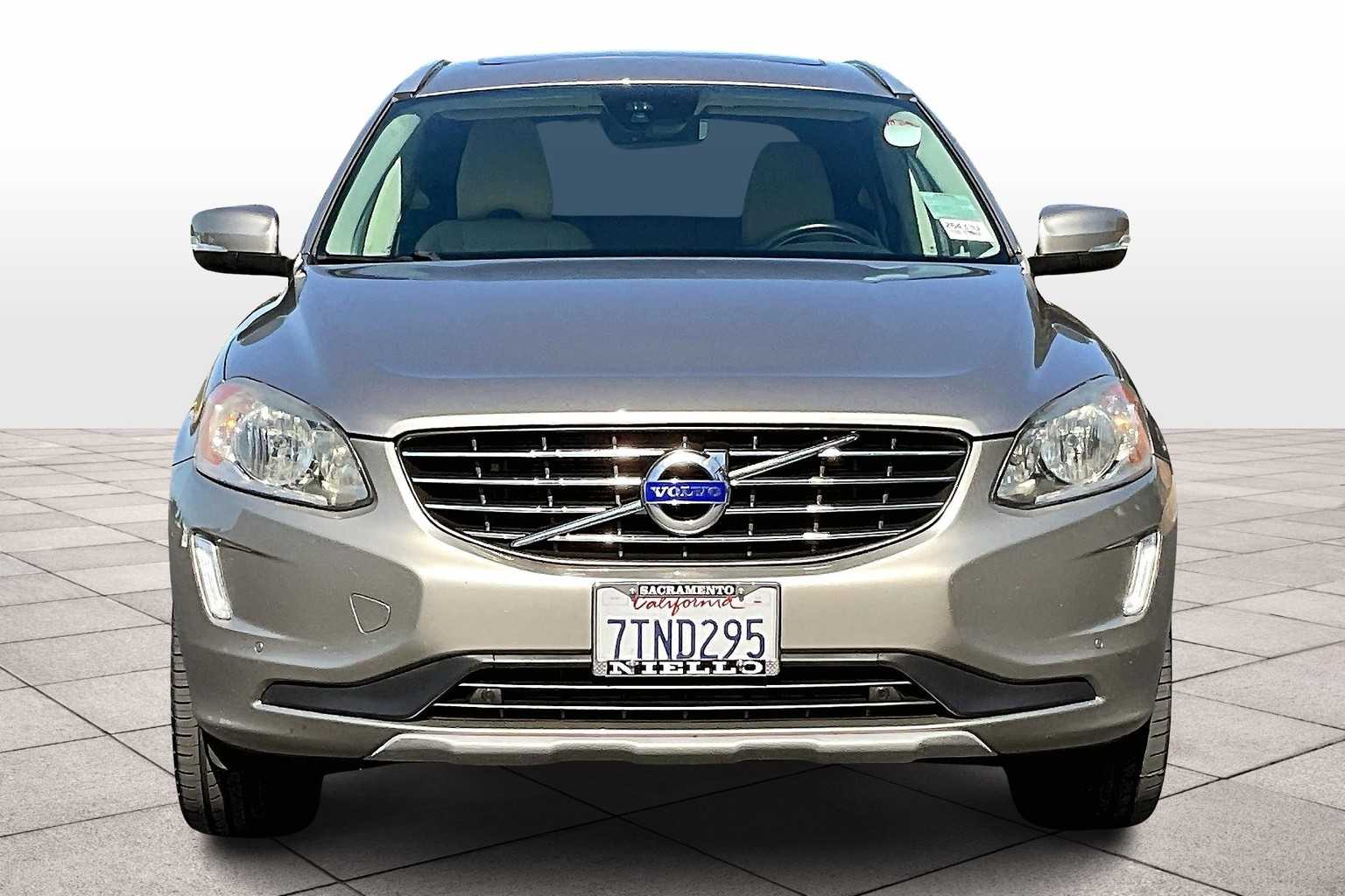 2016 Volvo XC60 T5 Drive-E Premier photo 3