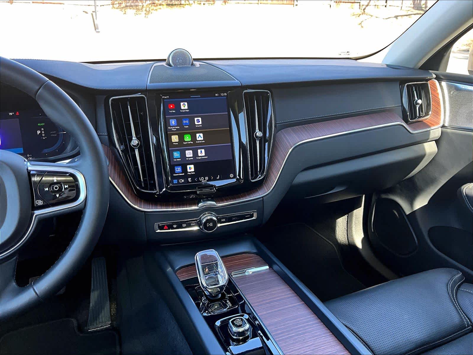 2023 Volvo XC60 Recharge Plug-In Hybrid Ultimate Bright Theme photo 6