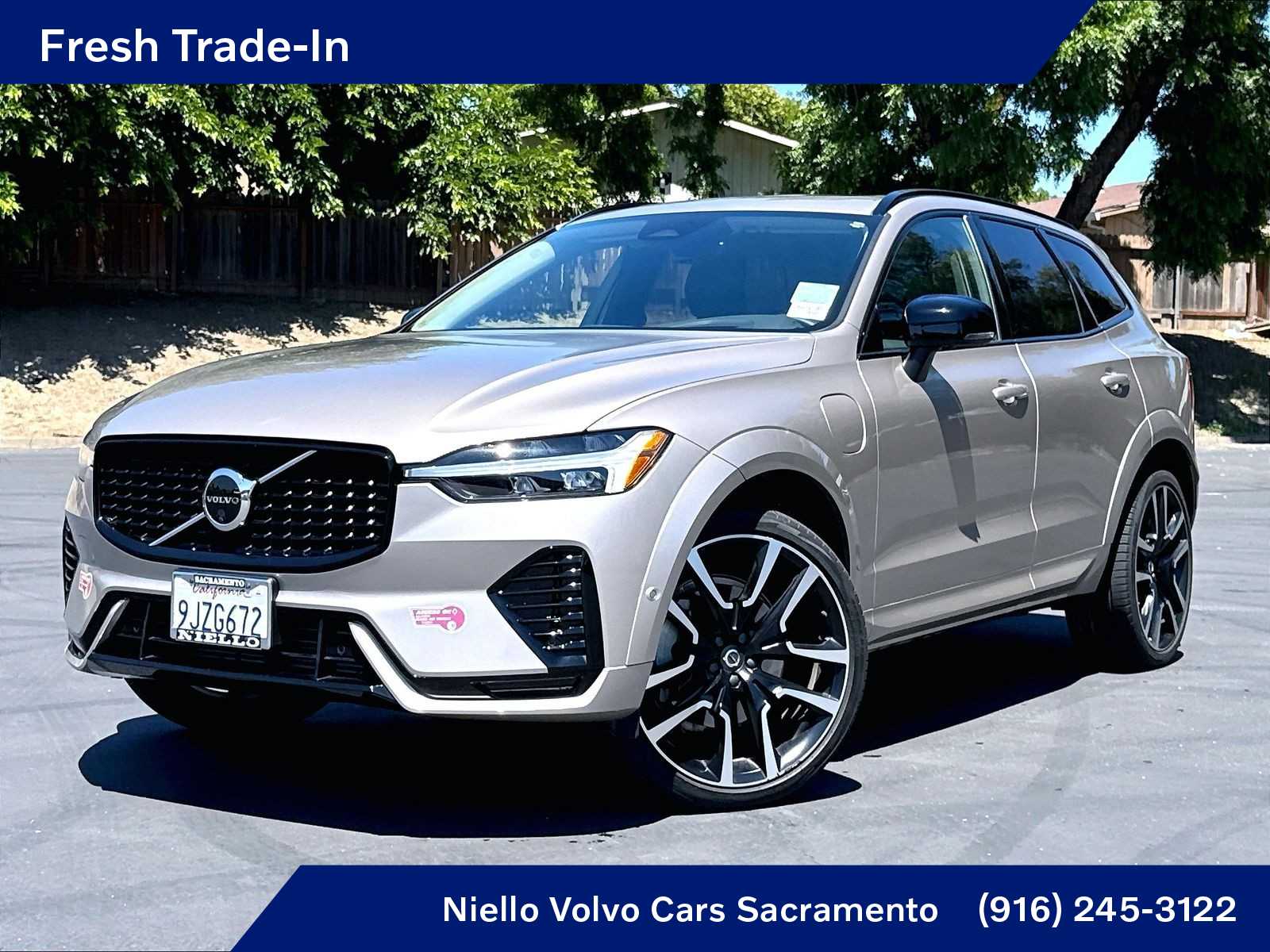 2024 Volvo XC60 T8 Ultimate Dark Theme AWD's photo