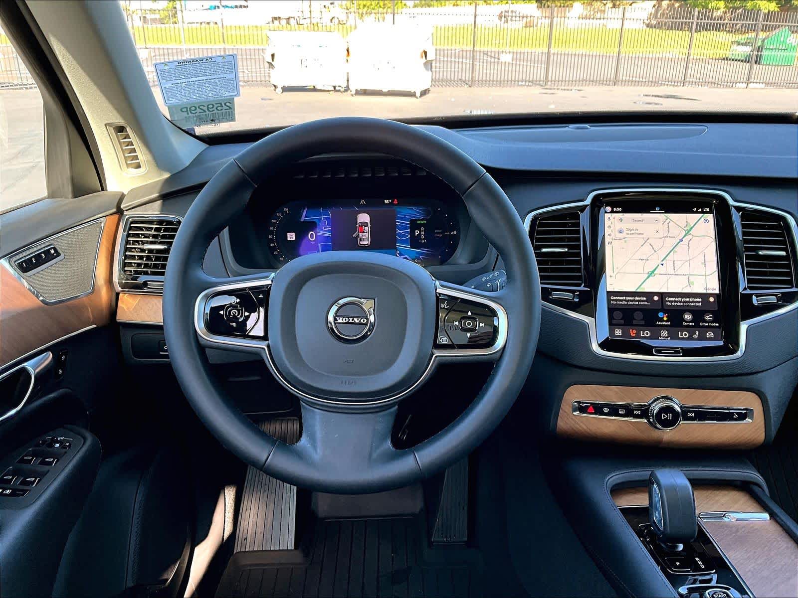 2025 Volvo XC90 Plug-In Hybrid Plus photo 5