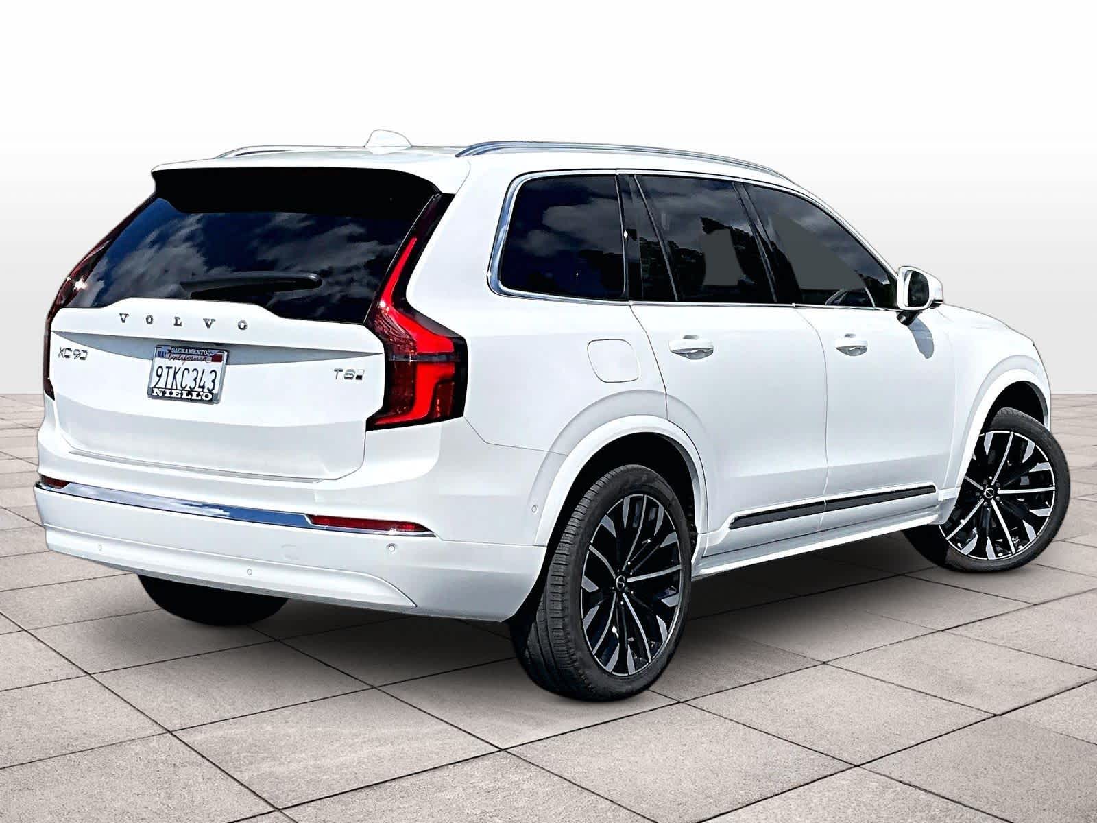 2025 Volvo XC90 Plug-In Hybrid Ultra photo 2
