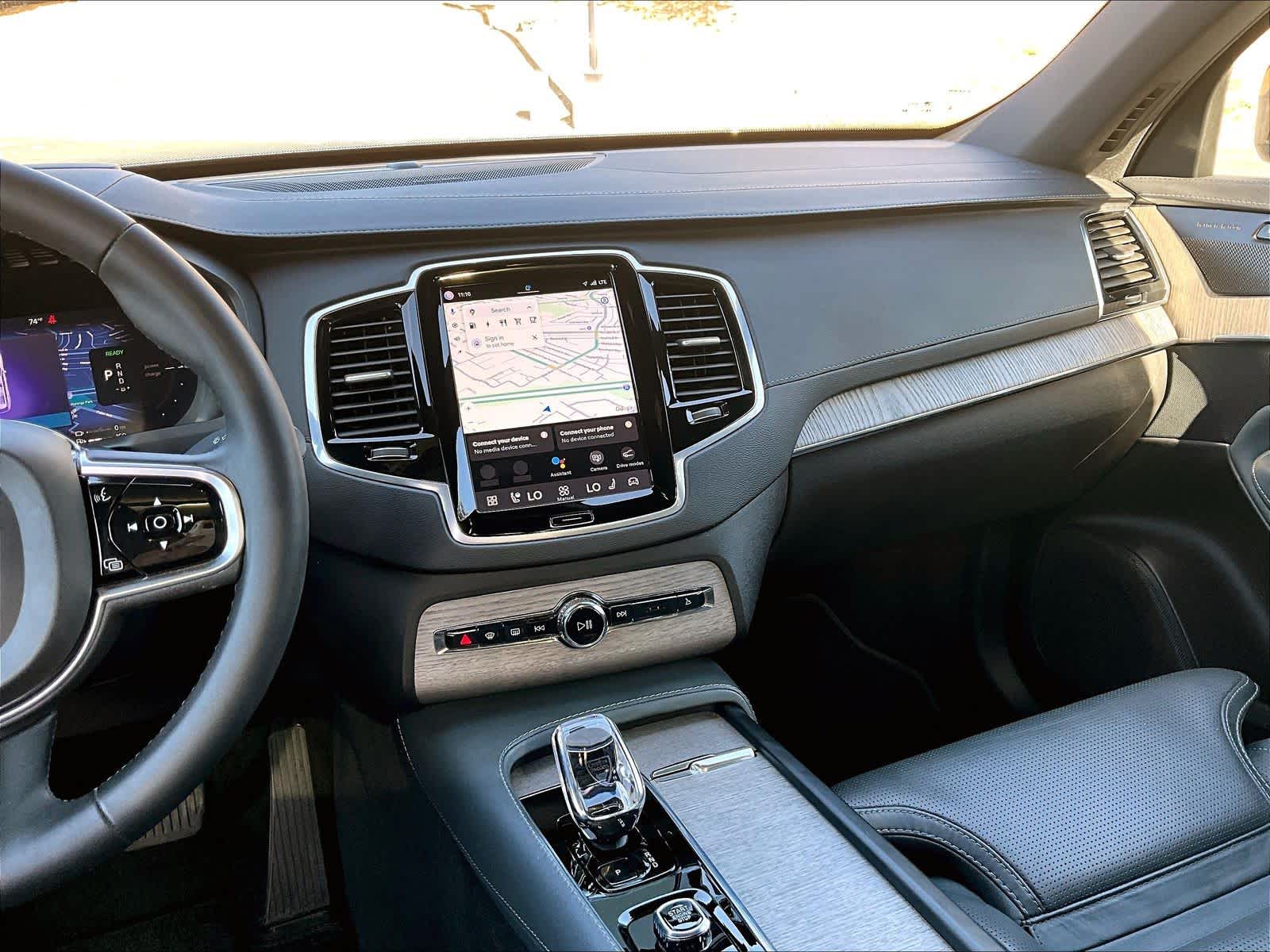 2024 Volvo XC90 Recharge Plug-In Hybrid Ultimate Bright Theme photo 6