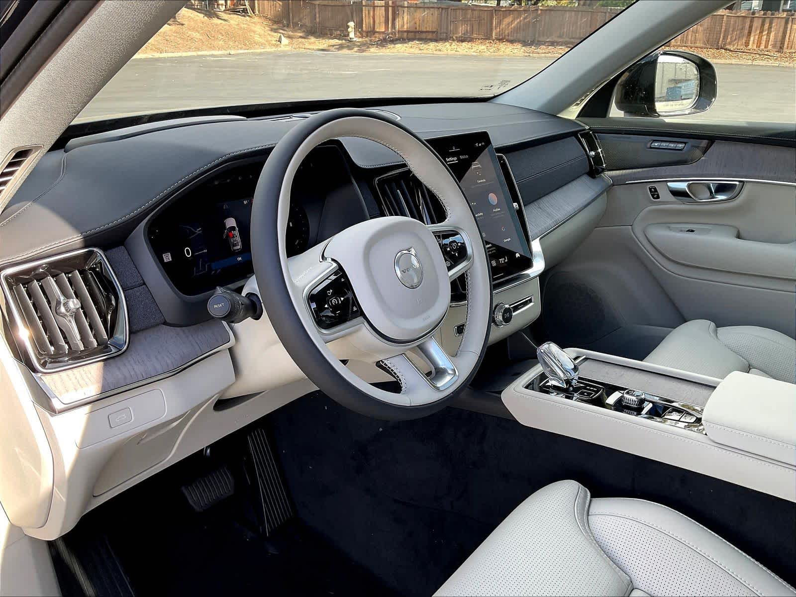 2026 Volvo XC90 B6 Ultra Dark Theme 7-Seater photo 3