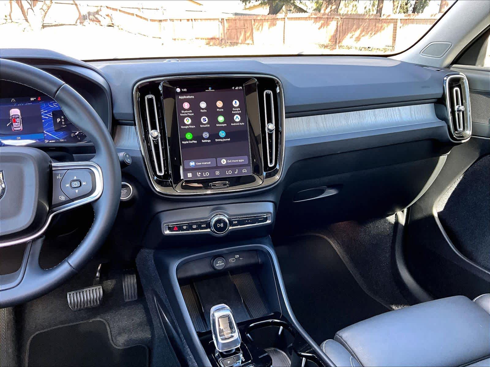 2025 Volvo XC40 Plus Bright Theme photo 6