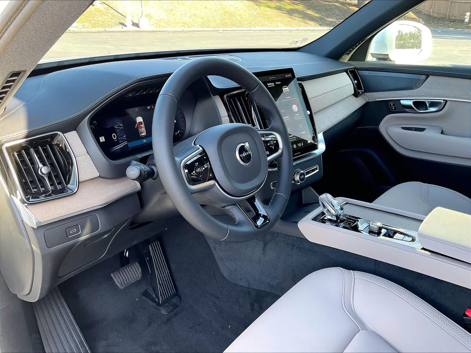 2026 Volvo XC90 B6 Plus 7-Seater photo 3