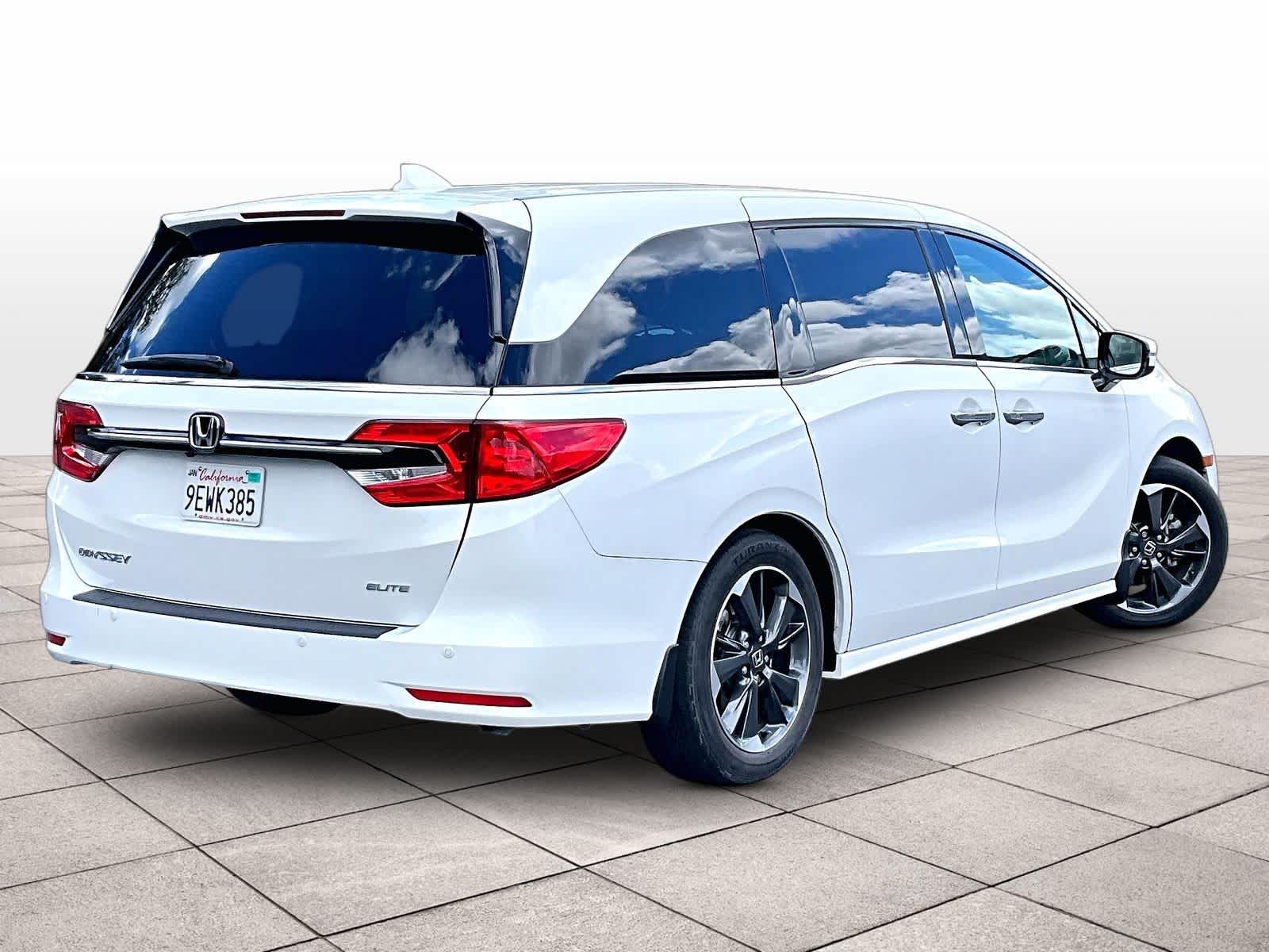 2023 Honda Odyssey Elite photo 2