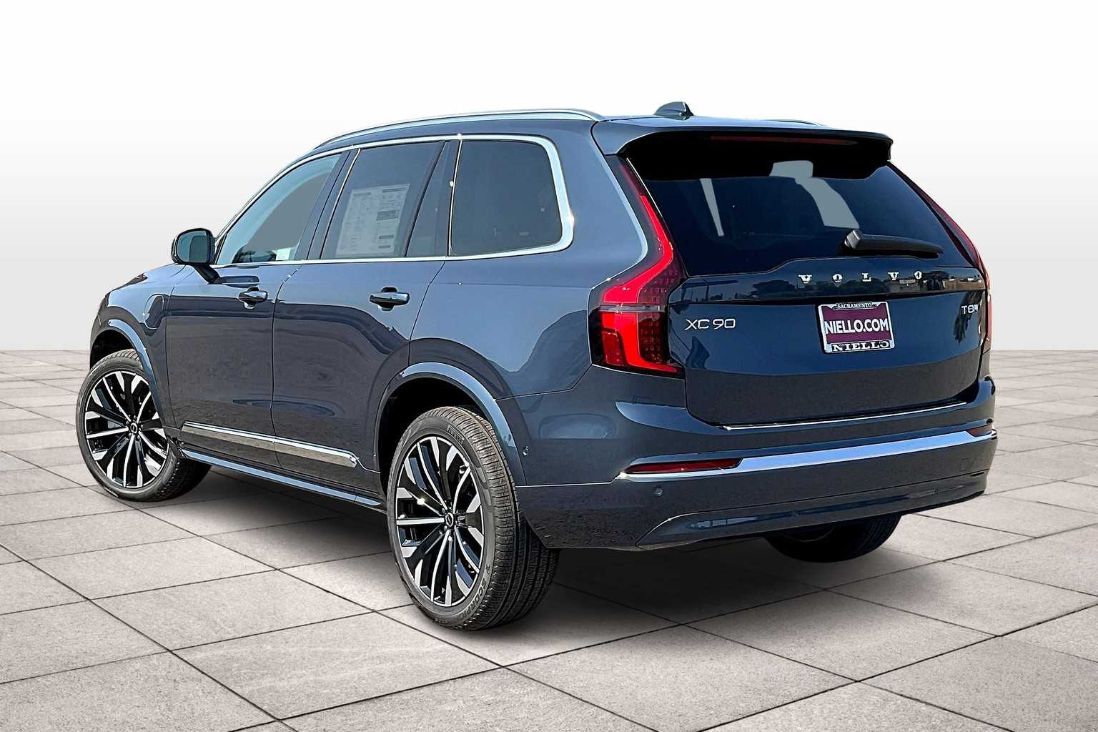 2026 Volvo XC90 plug-in hybrid T8 Ultra 7-Seater photo 2