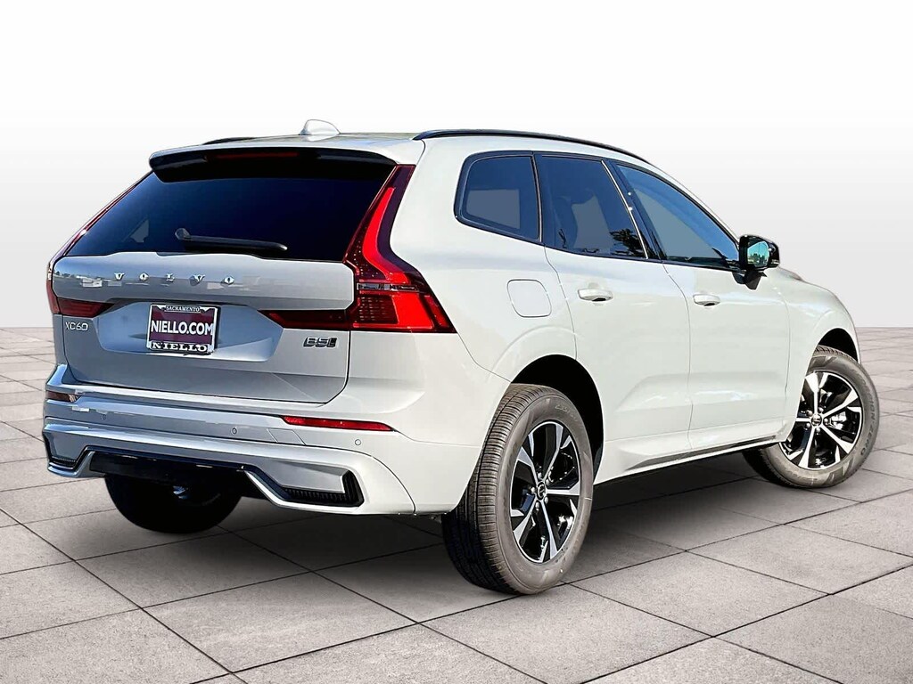 New 2026 Volvo XC60 B5 Core SUV