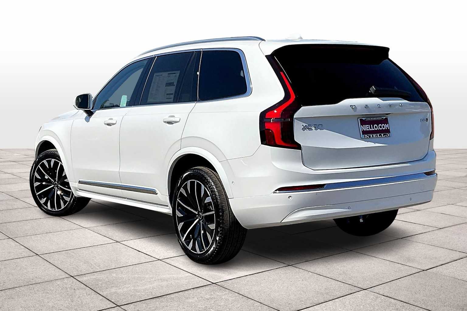 2026 Volvo XC90 B5 Plus 7-Seater photo 2