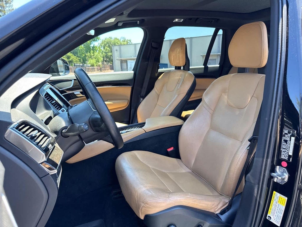 Used 2017 Volvo XC90 Momentum T6 AWD 7-Passenger