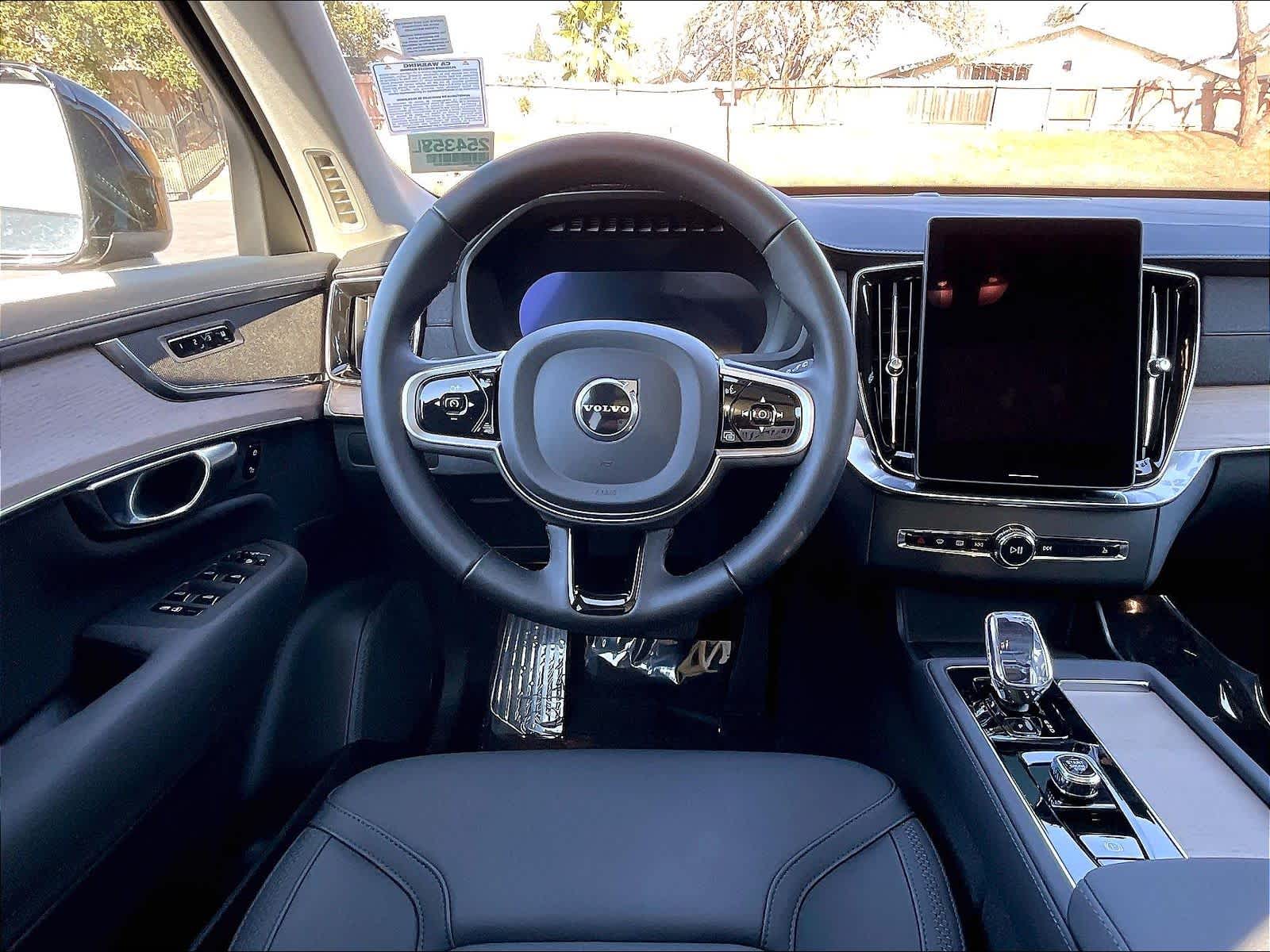 2025 Volvo XC90 Core - Photo 6