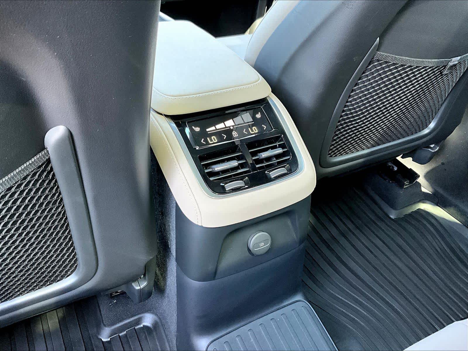 2026 Volvo XC90 Plus - Photo 37