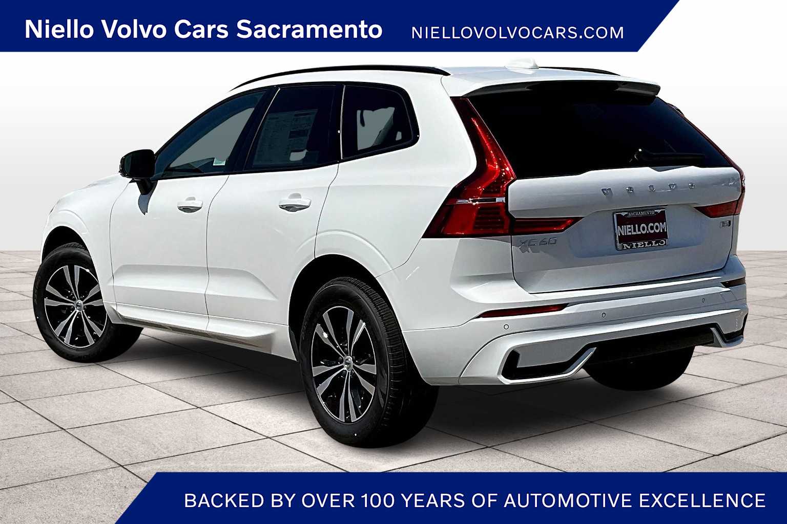 2025 Volvo XC60 B5 Core photo 2