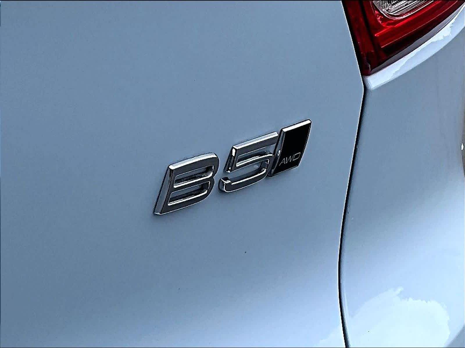2026 Volvo XC40 Plus - Photo 10