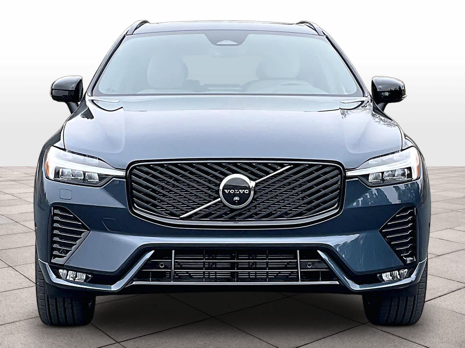 2026 Volvo XC60 B5 Plus photo 4