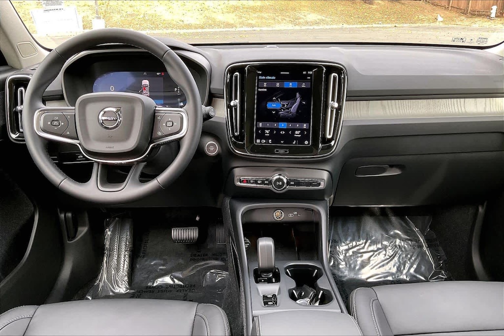 Used 2025 Volvo XC40 B5 Core Bright Theme SUV