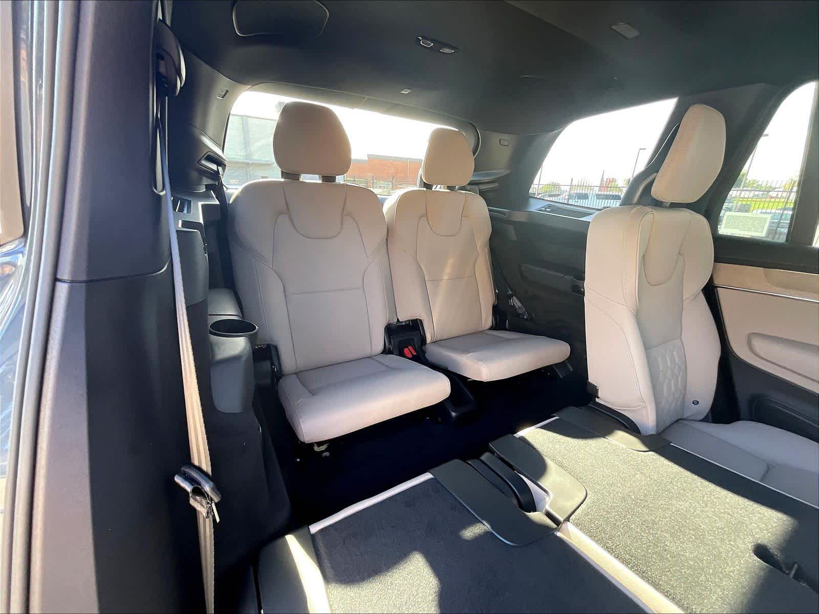 2026 Volvo XC90 Plus - Photo 28