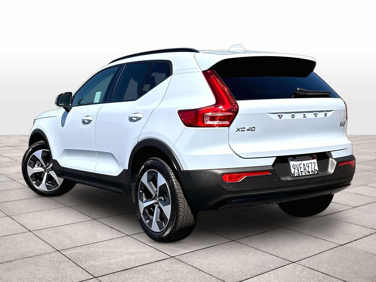 2026 Volvo XC40 Plus - Photo 14