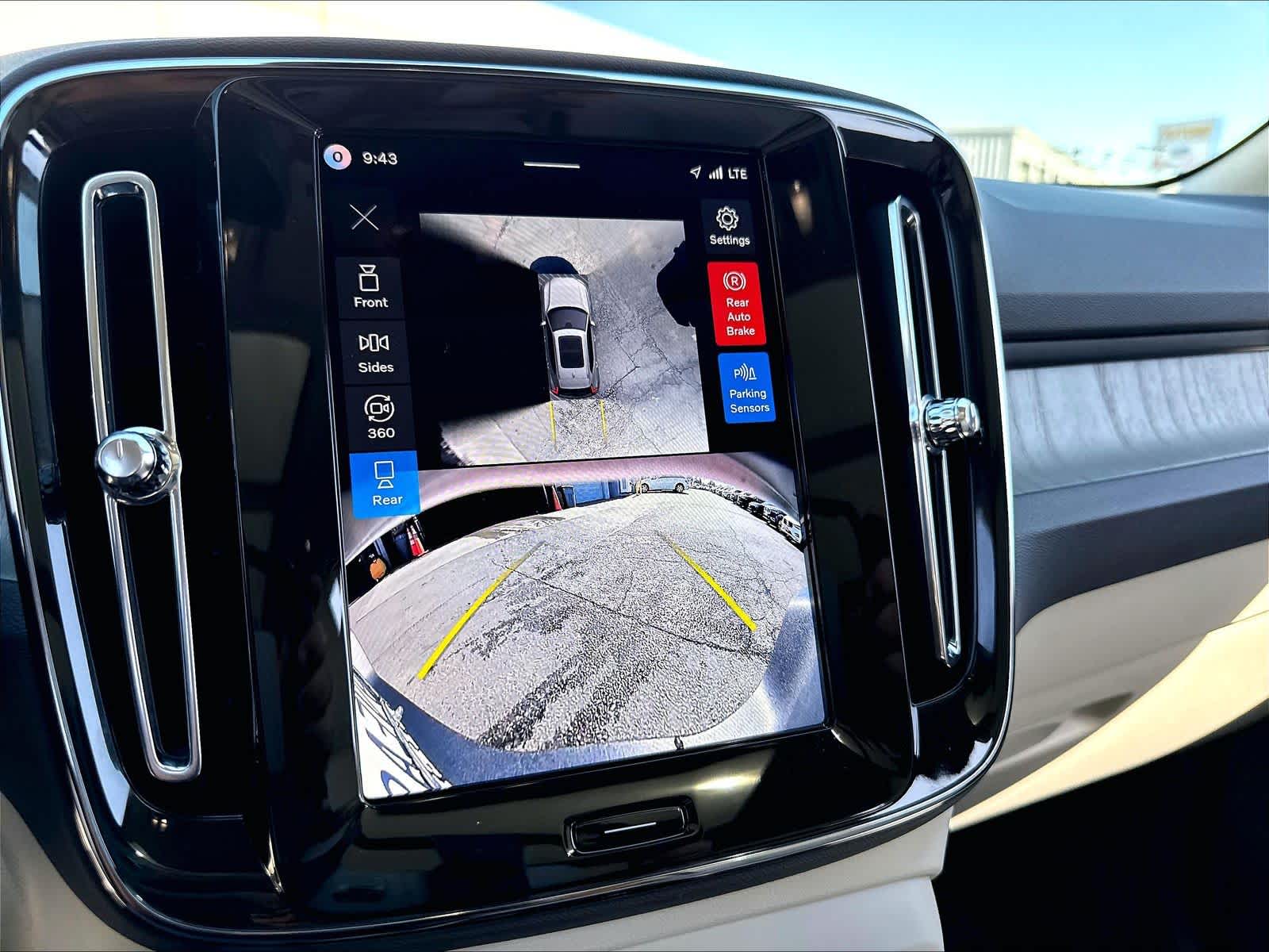 2026 Volvo XC40 Plus - Photo 23