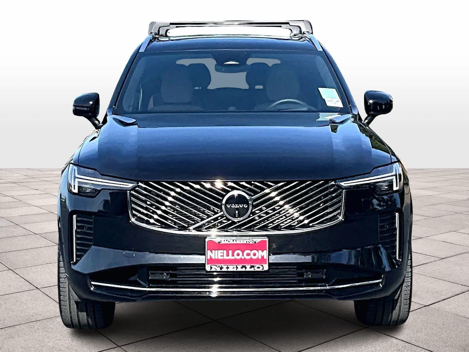 2026 Volvo XC90 Plug-In Hybrid Ultra photo 2