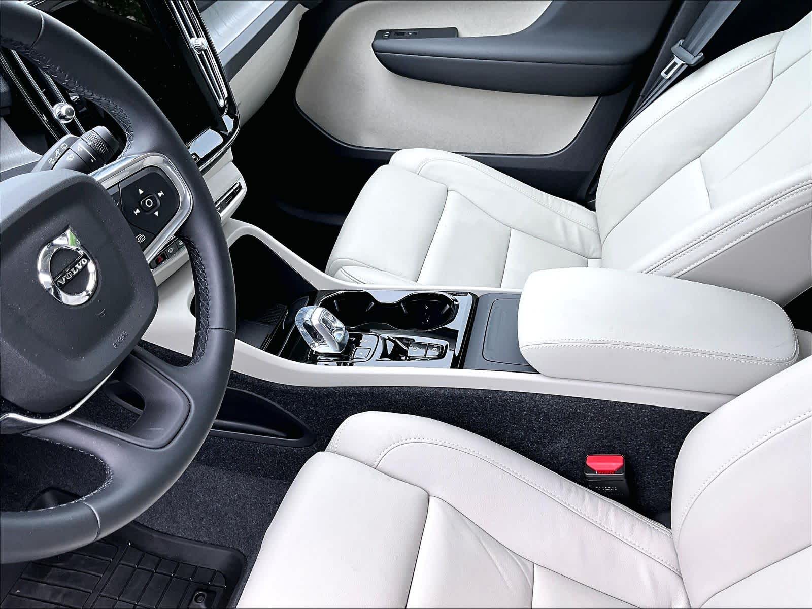 2026 Volvo XC40 Plus - Photo 19