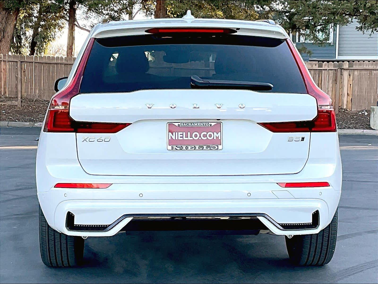 2026 Volvo XC60 B5 Plus photo 5