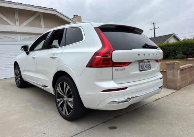 2023 Volvo XC60 Plus Bright Theme photo 2
