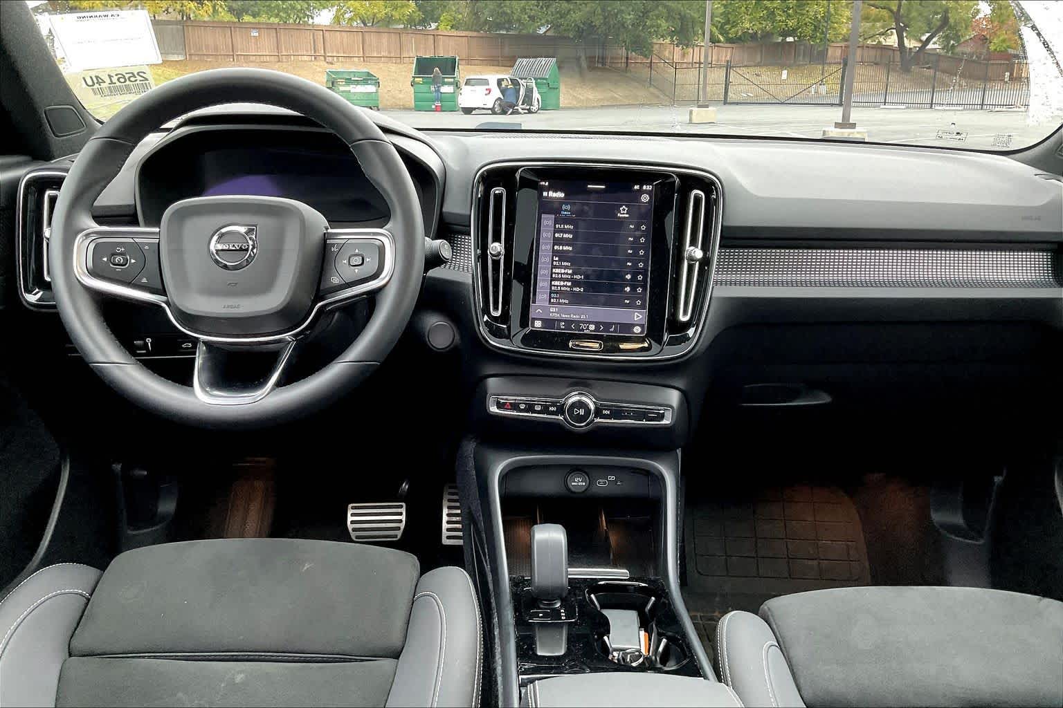 2022 Volvo XC40 Recharge Twin Ultimate P8 photo 3