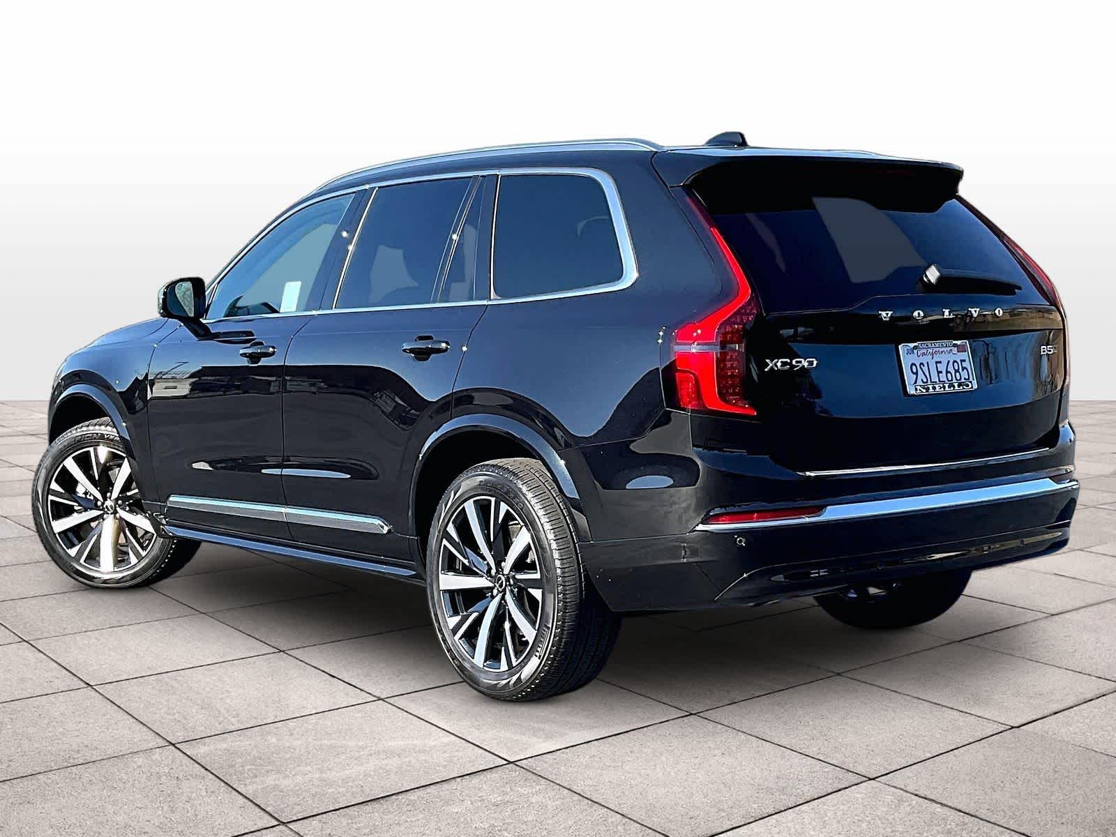 2025 Volvo XC90 Core - Photo 13