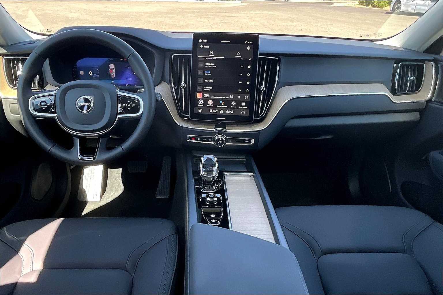 2026 Volvo XC60 B5 Plus photo 6