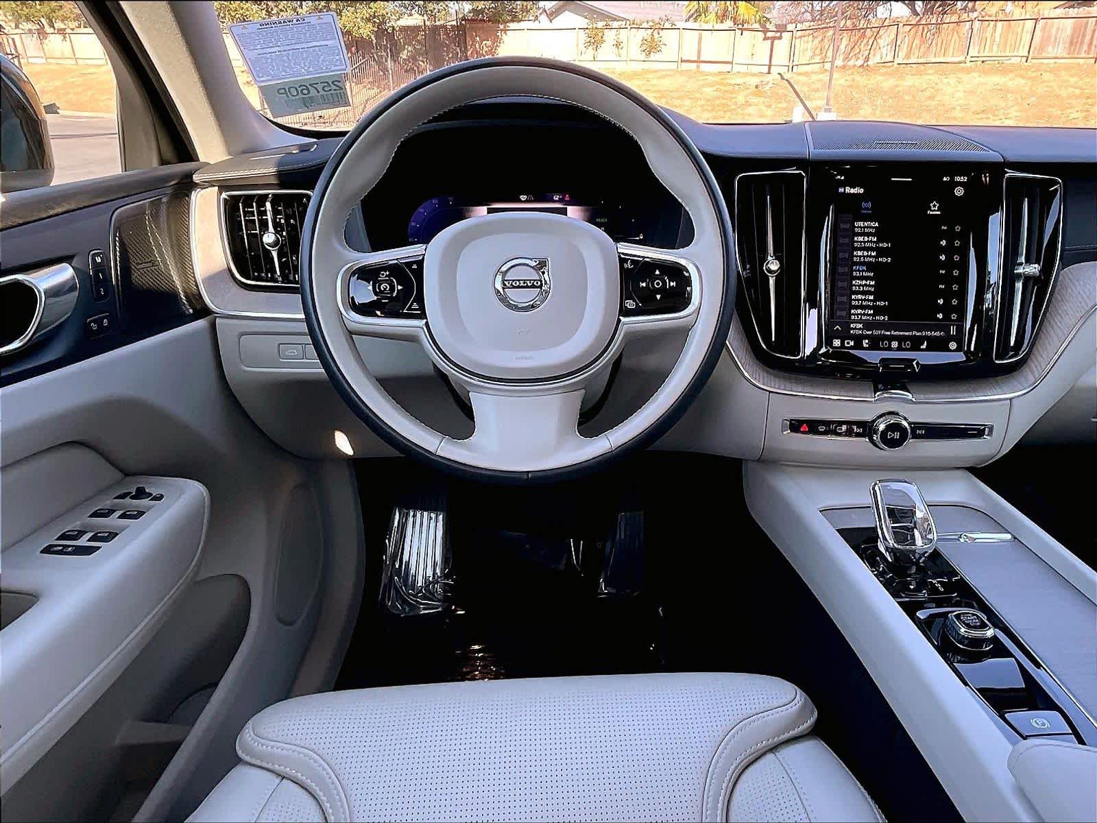 2023 Volvo XC60 Recharge Plug-In Hybrid Ultimate Bright Theme photo 5