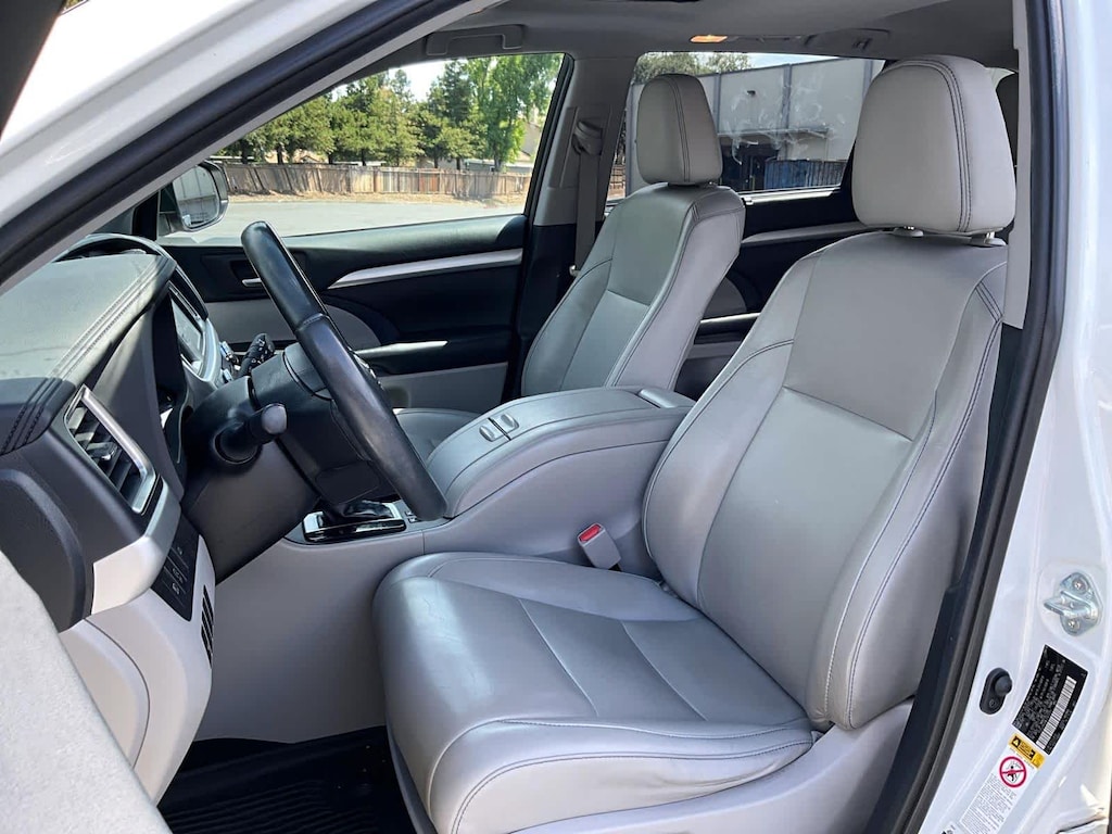 Used 2019 Toyota Highlander XLE V6 AWD (Natl)