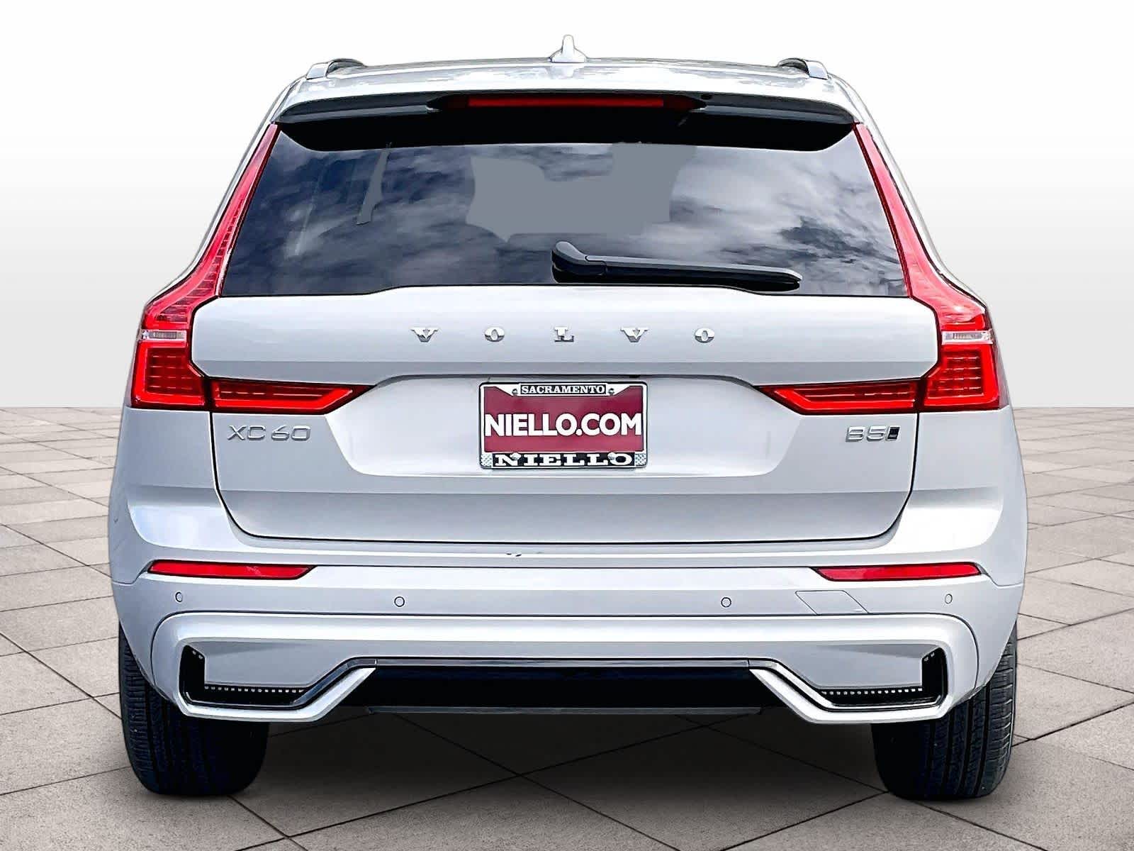 2025 Volvo XC60 Core photo 4