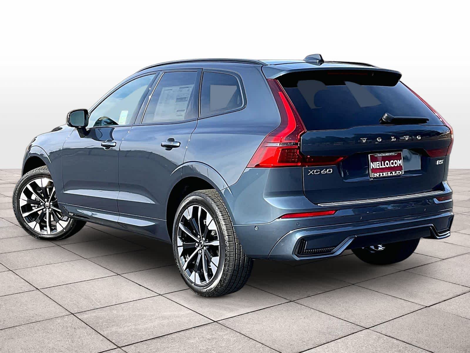 2026 Volvo XC60 B5 Plus photo 2