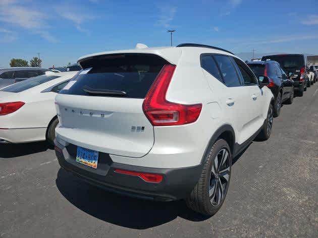 2025 Volvo XC40 Plus AWD photo 2