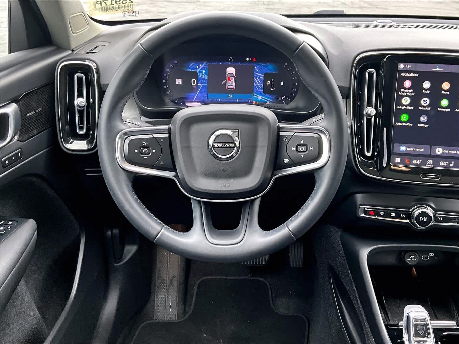 2023 Volvo XC40 Ultimate Bright Theme photo 5